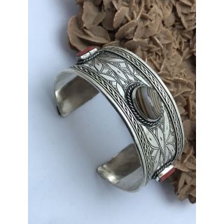 Handcrafted Moroccan Berber Silver Bracelet - Elegant Geometric Design