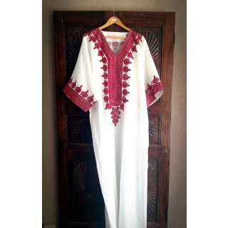 Exquisite Moroccan Embroidered Kaftan Dress - Bohemian Chic Statement Piece