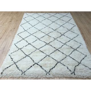 Moroccan Diamond Pattern Wool Rug - Authentic Beni Ourain