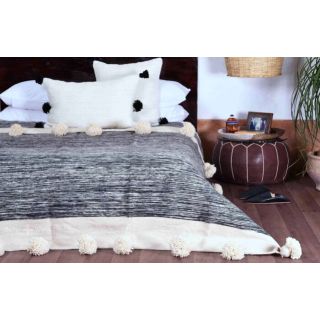 Moroccan Cotton Pom Pom Blanket - Hand-Woven Boho-Chic Throw
