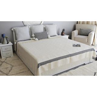 Luxurious Moroccan Off White Blanket with Stylish Fringe Trim - Handwoven Cotton Crafted by Artisans in Morocco for Bed, Sofa, Picnic, or Decor