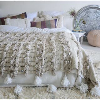 Luxurious Hand-Loomed Moroccan Wedding Blanket | Elegant & Versatile Piece