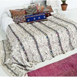 Moroccan Wool Blanket - Hand-Crafted Grey Accent