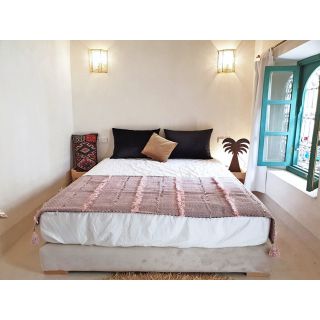 Pink Handwoven Moroccan Stripe Cotton Blanket - Multifunctional Cozy Decor