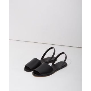 Chic Leather Sandals for Summer Style - Premium Leather, Versatile Design