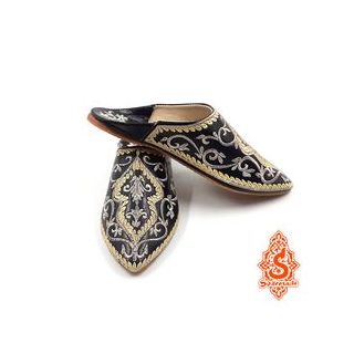 Luxurious Leather Slippers for Ultimate Comfort and Style.