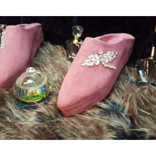 Luxury Moroccan Leather Slippers: Handcrafted Comfort & Style