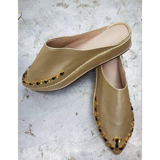 Luxurious Moroccan Leather Slippers for Ultimate Comfort.