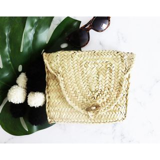 Handwoven Moroccan Straw Clutch - Eco-Friendly & Versatile