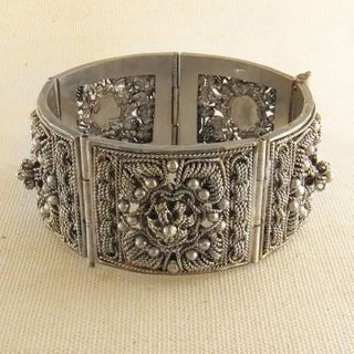 Moroccan Tuareg Silver Bracelet – Handcrafted Ethnic Charm