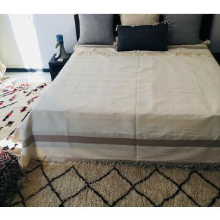 Hand-Woven Moroccan Wool Pom Pom Blanket - Grey Fringe