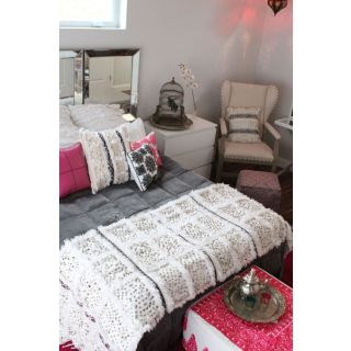 Luxury Hand-Woven Moroccan Wedding Blanket 003
