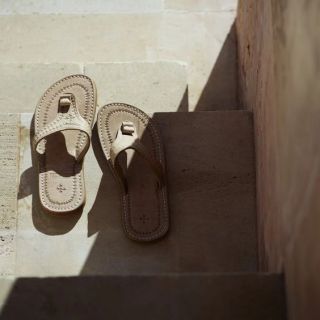 Chic Leather Sandals: High-Quality Fashion & Comfort