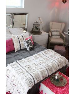 Luxury Hand-Woven Moroccan Wedding Blanket 003