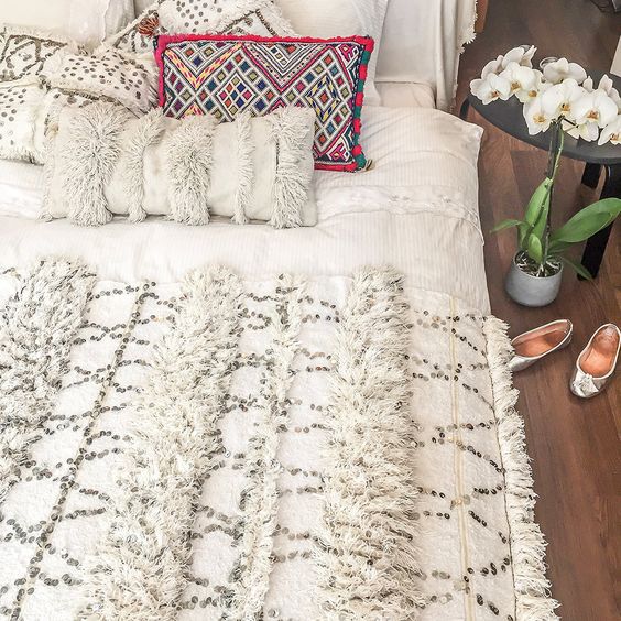 Handwoven Moroccan Wool Blanket - Bohemian Style