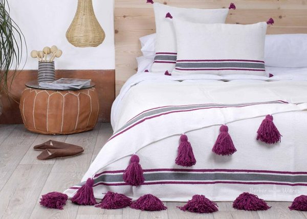 Handwoven Moroccan Pom Pom Cotton Blanket - White/Purple