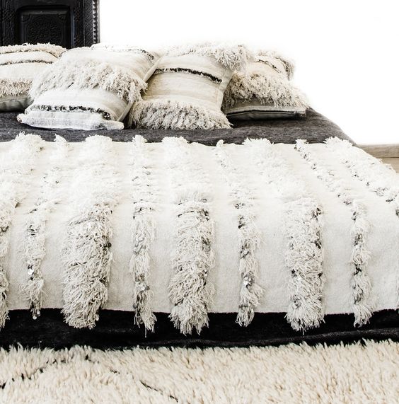 Luxurious Moroccan Woolen Blanket | Handcrafted Design