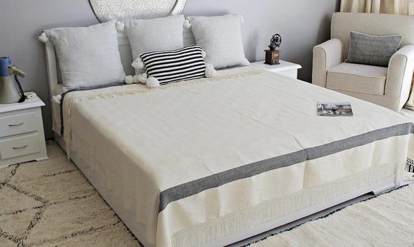 Luxurious Moroccan Off White Blanket with Stylish Fringe Trim - Handwoven Cotton Crafted by Artisans in Morocco for Bed, Sofa, Picnic, or Decor