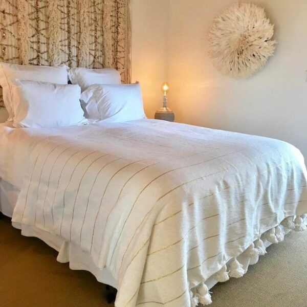 Luxurious White Moroccan Pom Pom Blanket - Handwoven Cotton