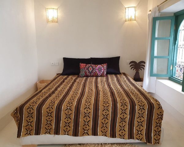 Handwoven Moroccan Wool Blanket | Traditional Patterns, Customizable Dimensions