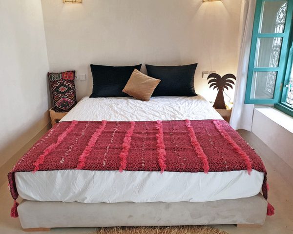 Handwoven Red Moroccan Wool Blanket - Cultural Striped Bedspread