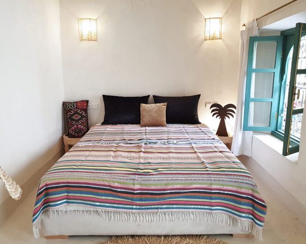 Moroccan Wool Striped Blanket with Fringe - Handwoven 100% Wool Blanket for Bed, Sofa, Picnic, Camping - Customizable Dimensions for Cozy Elegance