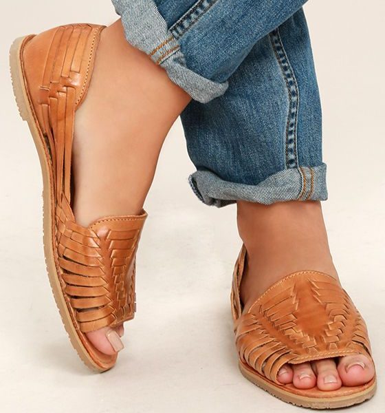 Exquisite Leather Sandals: High-Quality Comfort & Style.