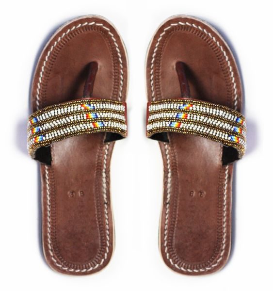 Sophisticated Leather Sandals for Casual Outings and Beach Days