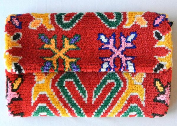 Moroccan Handwoven Straw Clutch - Sustainable Style and Versatility